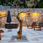 Ferienhaus In With Wifi Cres
